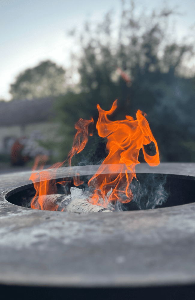 photo d'un barbecue brasero en feu