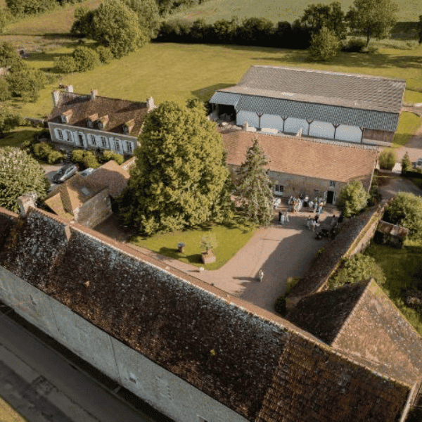 photo aérienne d'un domaine pour mariage à Falaise
