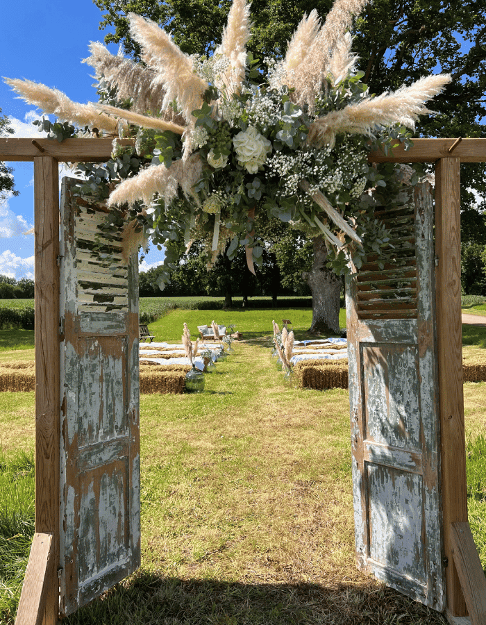 photo d'une cérémonie laïque avec décoration champêtre